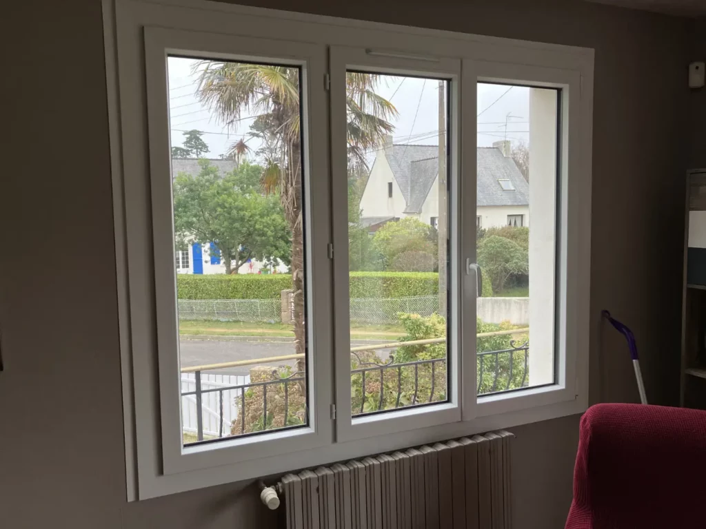 fenêtre sur mesure et baie vitrée coulissante