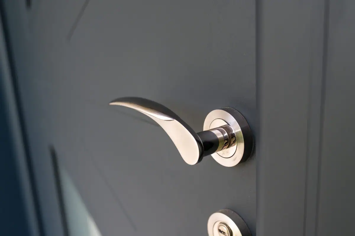Débosselage porte d'entrée perros louannec